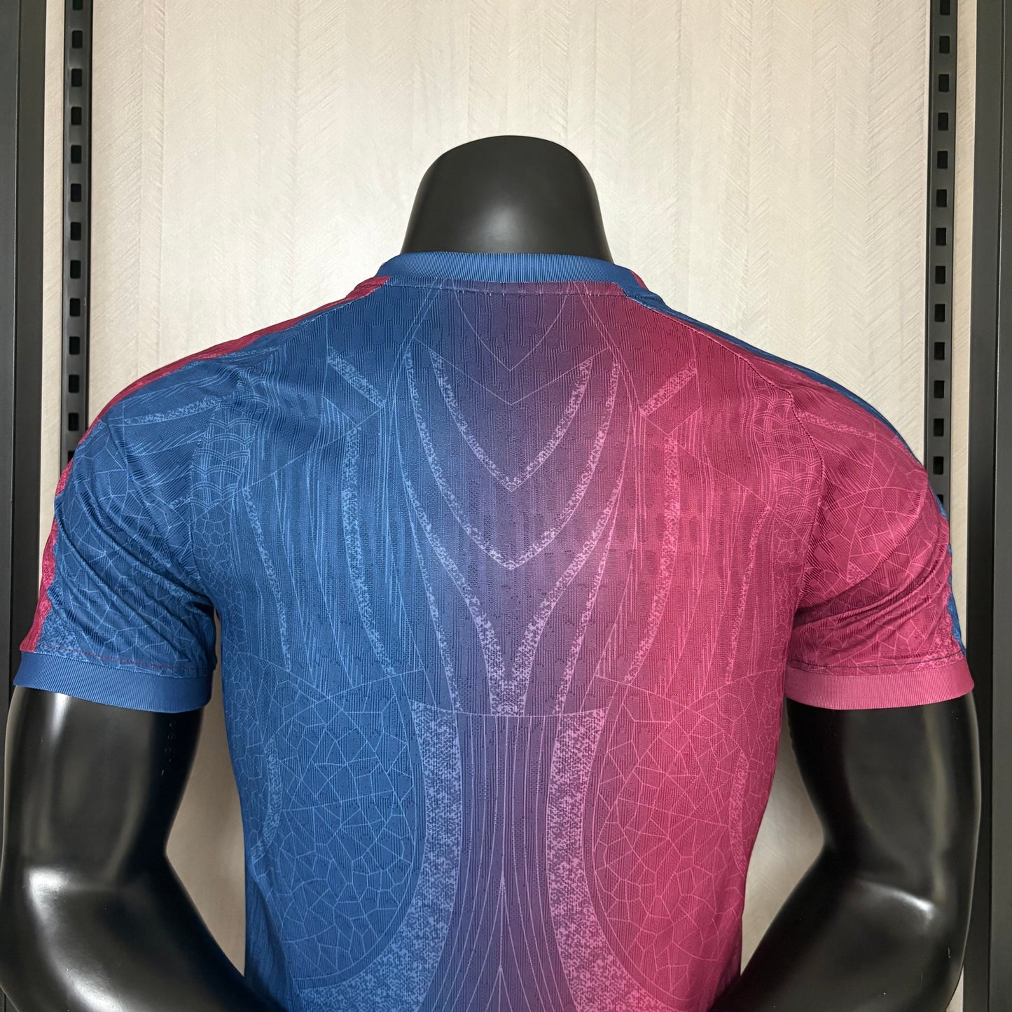 Camisola Barcelona Special Edition azul e vermelha - Player 2026/27