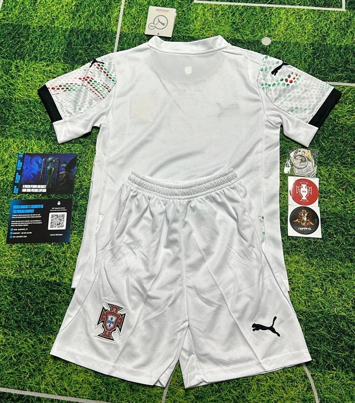 Conjunto infantil Seleção Portugal branco alternativo 2025