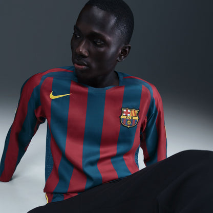 Camisola MANGA LONGA Barcelona Home Ronaldinho Retrô 2005/06 - Vermelha e Azul REEDIÇÃO