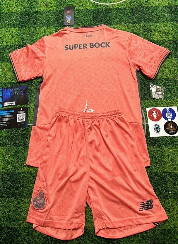 Conjunto infantil away rosa 2025/26