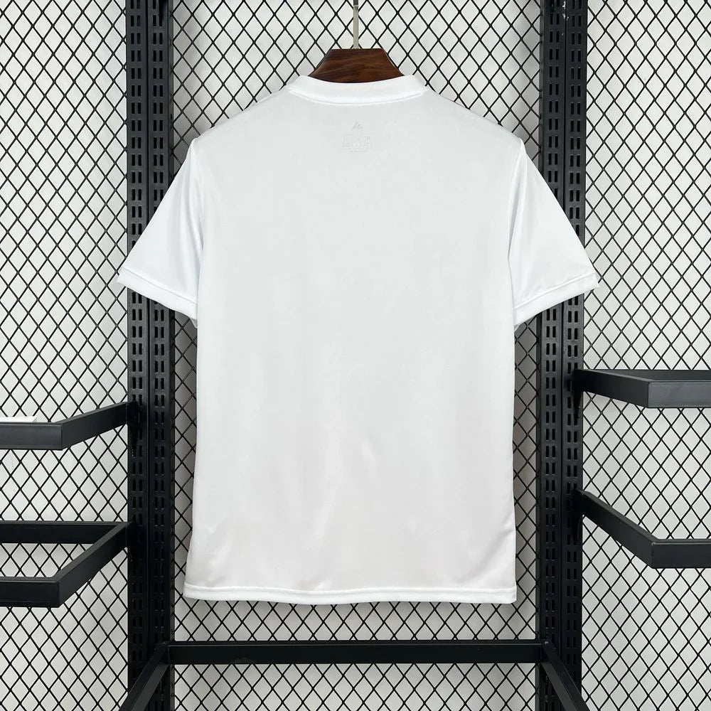 Camisola concept branca e vermelha 2026/27