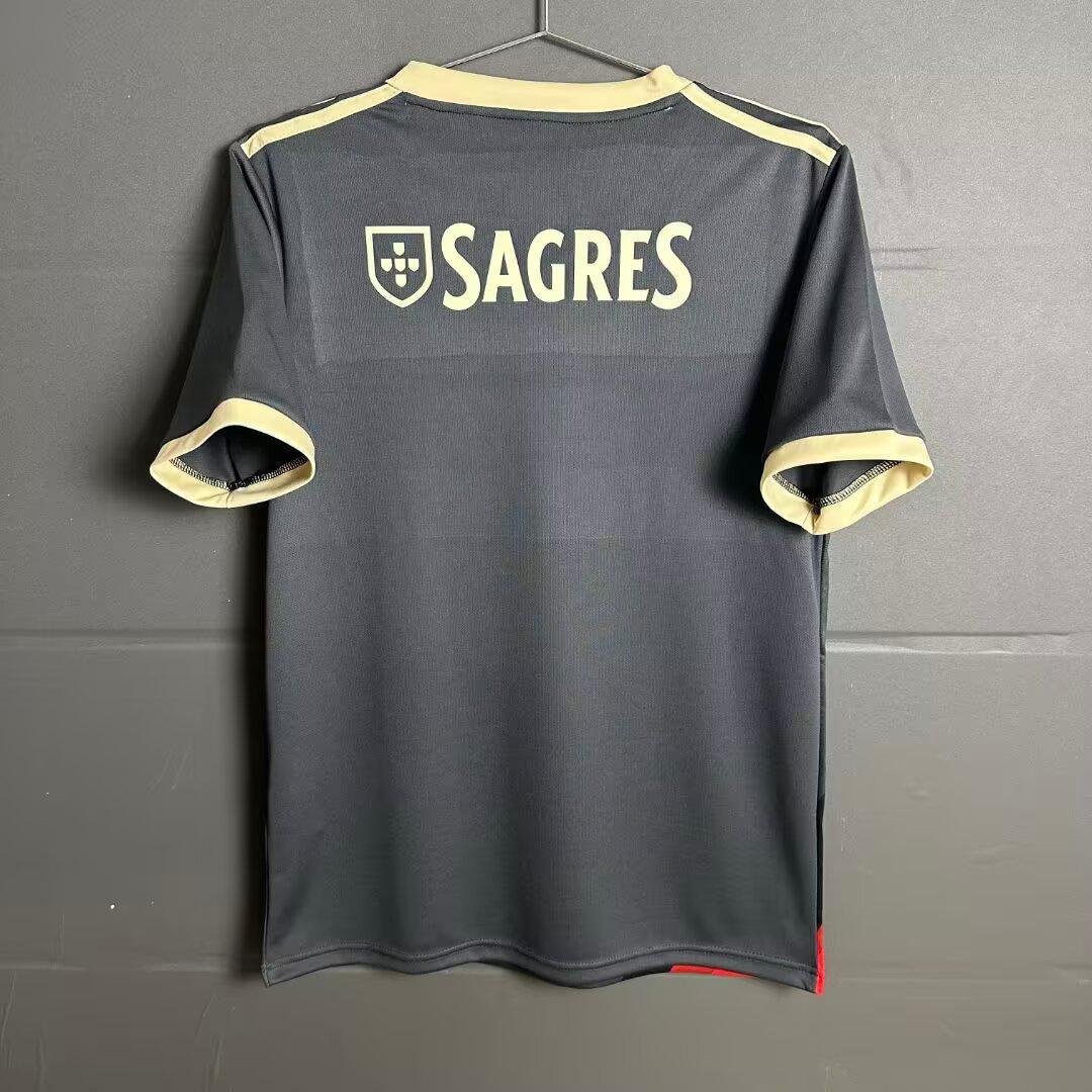 Camisola concept preta e vermelha 2026/27