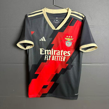 Camisola concept preta e vermelha 2026/27