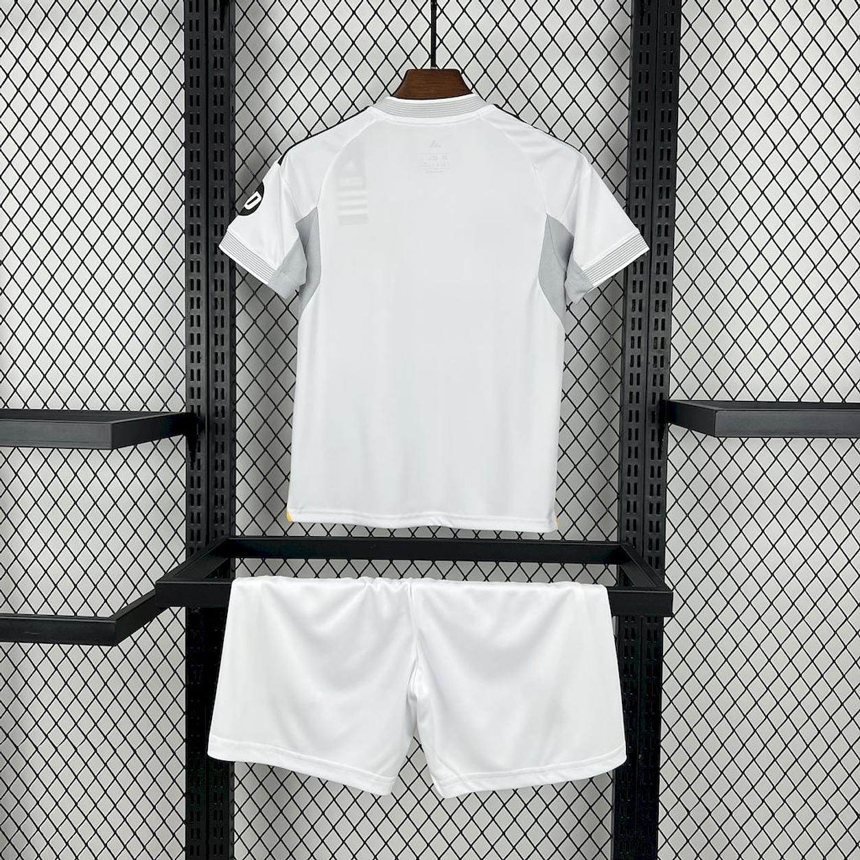 Conjunto Infantil Real Madrid home branco 2025/26