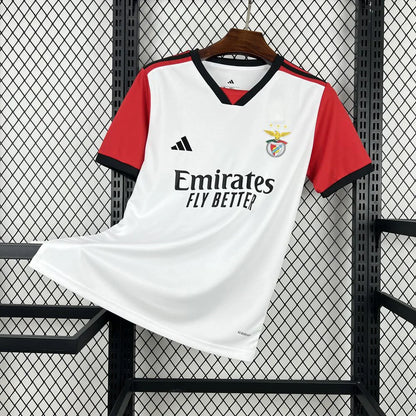 Camisola concept branca e vermelha 2026/27