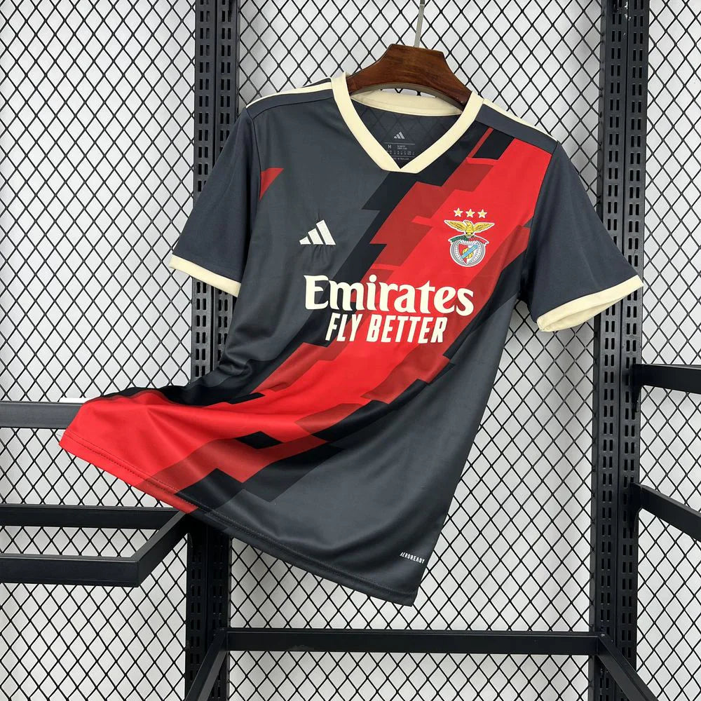 Camisola concept preta e vermelha 2026/27
