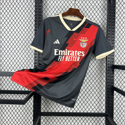 Camisola concept preta e vermelha 2026/27
