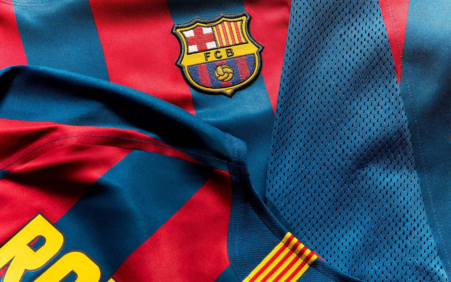 Camisola MANGA LONGA Barcelona Home Ronaldinho Retrô 2005/06 - Vermelha e Azul REEDIÇÃO