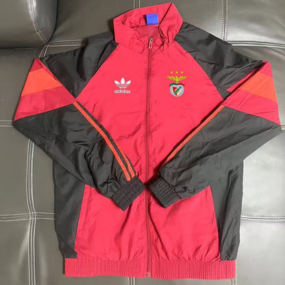 Casaco vermelho e preto 2026/27 fecho completo