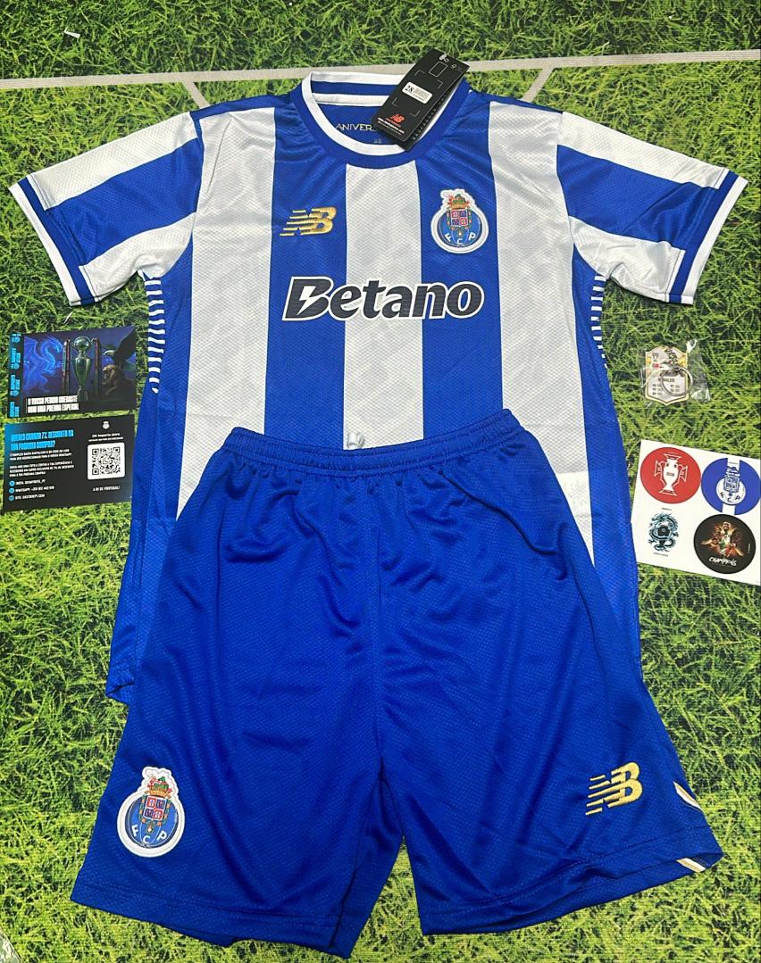 Conjunto infantil principal azul e branco 2025/26