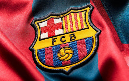 Camisola MANGA LONGA Barcelona Home Ronaldinho Retrô 2005/06 - Vermelha e Azul REEDIÇÃO