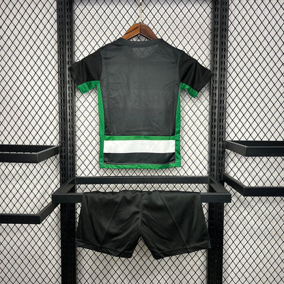 Conjunto infantil principal verde/branco/preto 2024/25