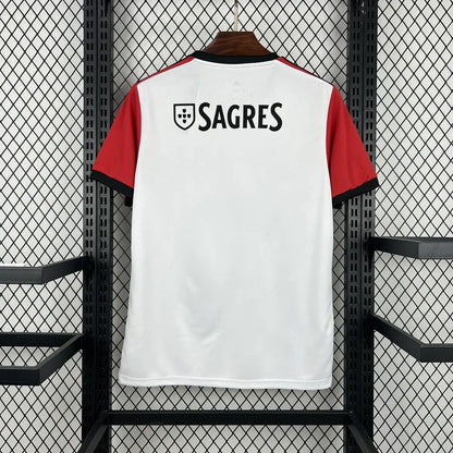 Camisola concept branca e vermelha 2026/27